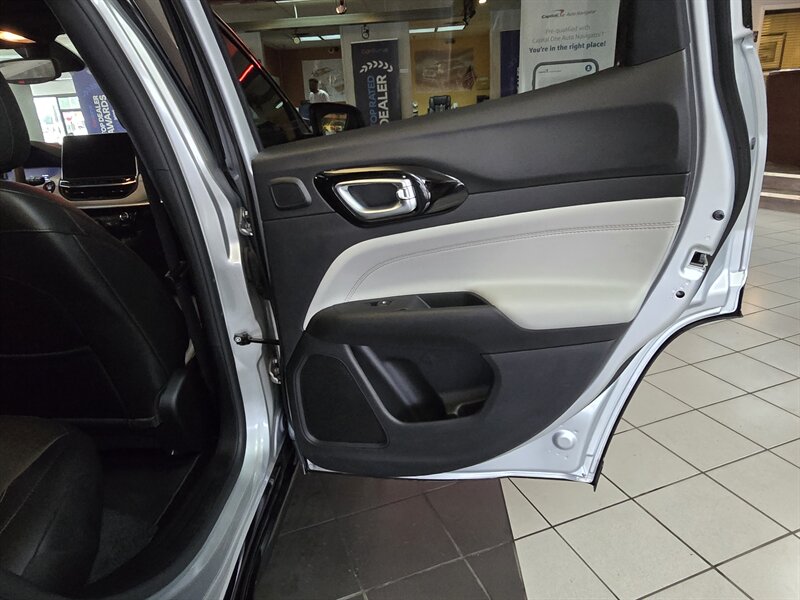 2025 Jeep Compass Limited 4DR SUV 4X4 - Photo 15 - Hamilton, OH 45015
