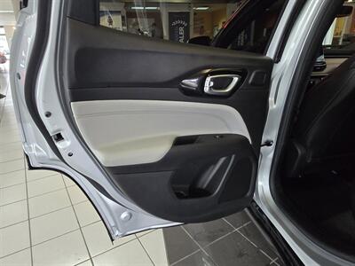 2025 Jeep Compass Limited 4DR SUV 4X4 - Photo 10 - Hamilton, OH 45015