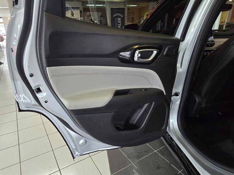 2025 Jeep Compass Limited 4DR SUV 4X4 - Photo 10 - Hamilton, OH 45015