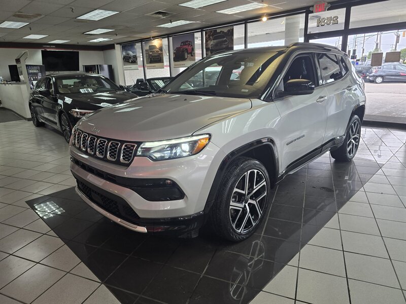 2025 Jeep Compass Limited 4DR SUV 4X4   - Photo 1 - Hamilton, OH 45015