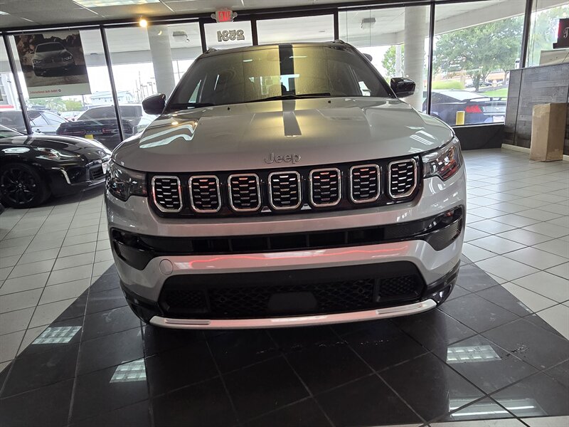 2025 Jeep Compass Limited 4DR SUV 4X4 - Photo 6 - Hamilton, OH 45015