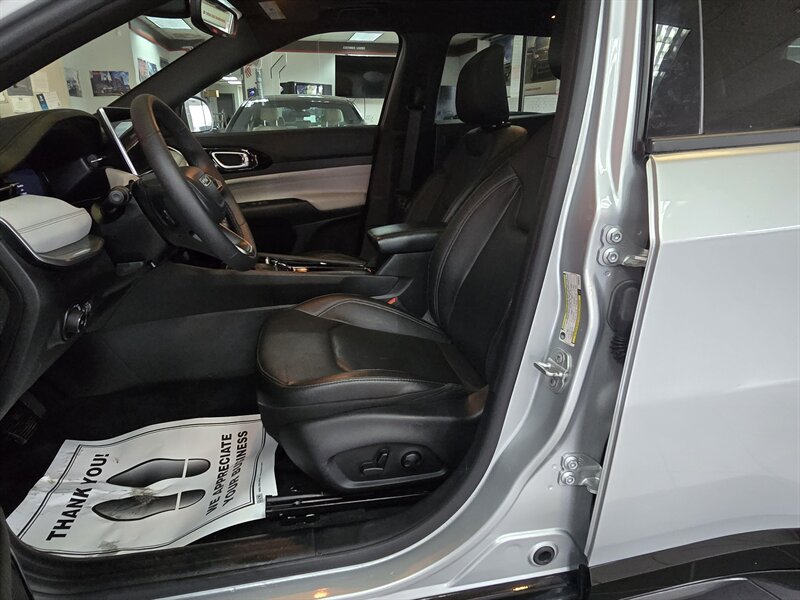 2025 Jeep Compass Limited 4DR SUV 4X4 - Photo 9 - Hamilton, OH 45015