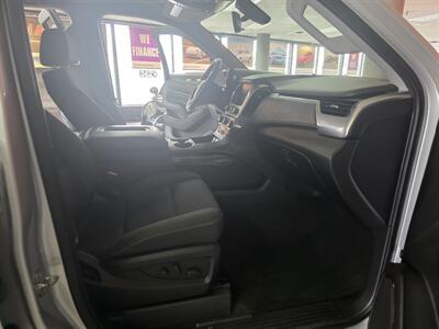 2016 Chevrolet Suburban LS 4DR SUV 4X4   - Photo 21 - Hamilton, OH 45015