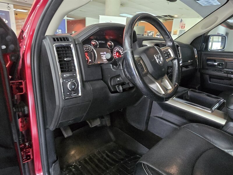 2015 RAM 1500 Laramie CREW CAB 4X4/V8 - Photo 8 - Hamilton, OH 45015