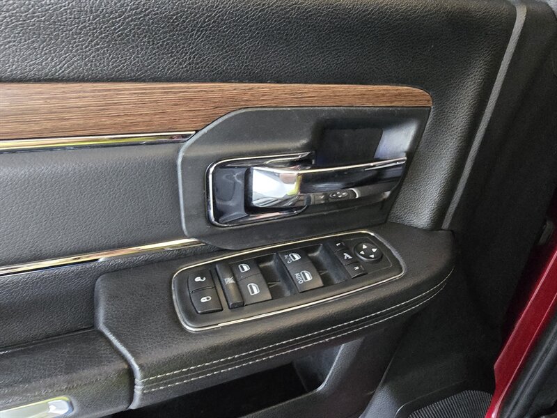 2015 RAM 1500 Laramie CREW CAB 4X4/V8 - Photo 19 - Hamilton, OH 45015