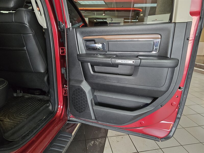2015 RAM 1500 Laramie CREW CAB 4X4/V8 - Photo 16 - Hamilton, OH 45015