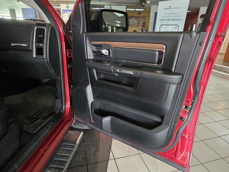 2015 RAM 1500 Laramie CREW CAB 4X4/V8 - Photo 13 - Hamilton, OH 45015