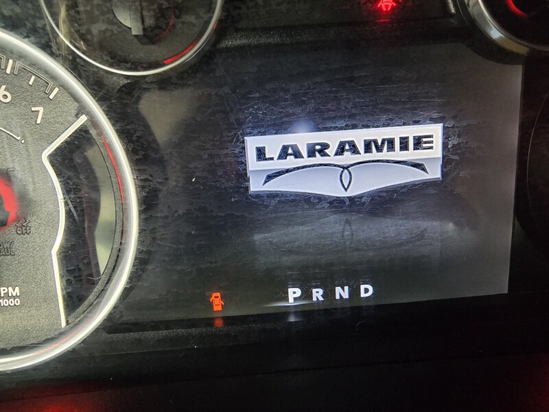 2015 RAM 1500 Laramie CREW CAB 4X4/V8 - Photo 26 - Hamilton, OH 45015