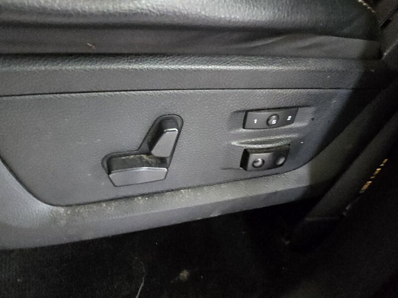 2015 RAM 1500 Laramie CREW CAB 4X4/V8 - Photo 21 - Hamilton, OH 45015
