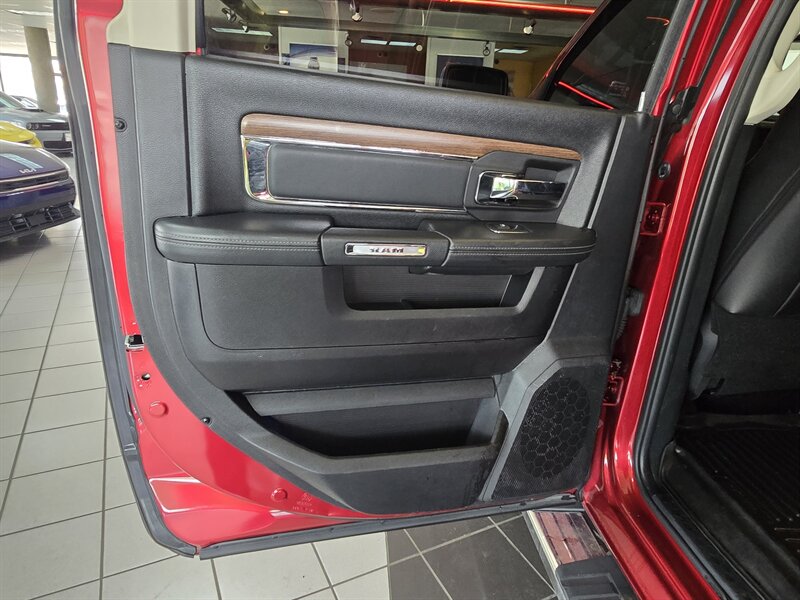 2015 RAM 1500 Laramie CREW CAB 4X4/V8 - Photo 10 - Hamilton, OH 45015
