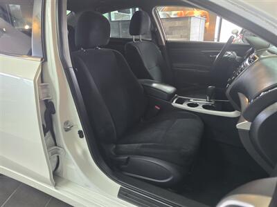 2015 Nissan Altima 2.5 S 4DR SEDAN   - Photo 14 - Hamilton, OH 45015