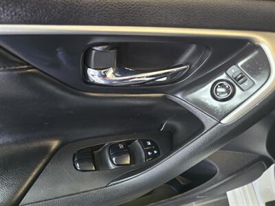2015 Nissan Altima 2.5 S 4DR SEDAN   - Photo 17 - Hamilton, OH 45015