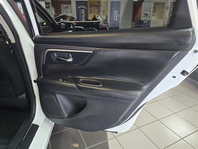 2015 Nissan Altima 2.5 S 4DR SEDAN   - Photo 15 - Hamilton, OH 45015
