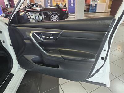 2015 Nissan Altima 2.5 S 4DR SEDAN   - Photo 12 - Hamilton, OH 45015