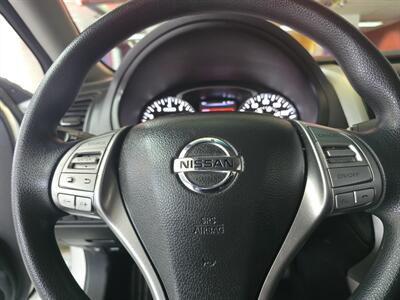 2015 Nissan Altima 2.5 S 4DR SEDAN   - Photo 22 - Hamilton, OH 45015