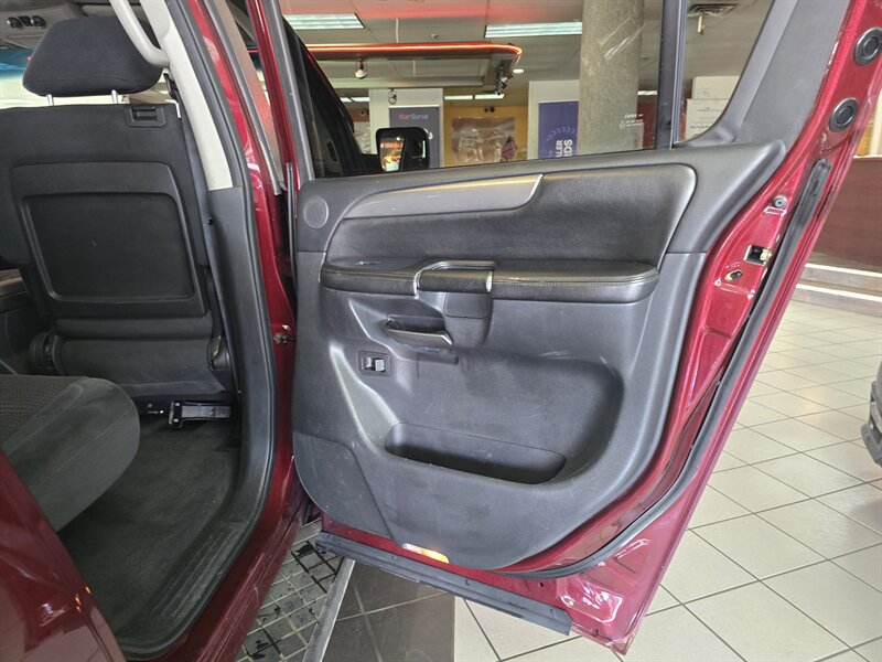 2012 Nissan Armada SV 4DR SUV AWD - Photo 17 - Hamilton, OH 45015