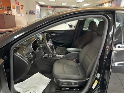 2018 Chevrolet Malibu LT 4DR SEDAN   - Photo 9 - Hamilton, OH 45015