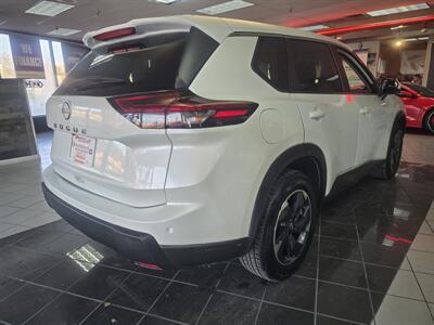 2024 Nissan Rogue SV 4DR SUV - Photo 4 - Hamilton, OH 45015