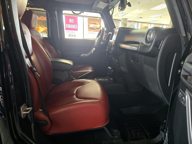 2013 Jeep Wrangler UNLIMITED RUBICON 4DR SUV 4X4/10TH ANNIVERSARY - Photo 15 - Hamilton, OH 45015