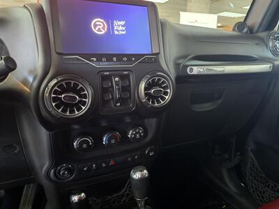 2013 Jeep Wrangler UNLIMITED RUBICON 4DR SUV 4X4/10TH ANNIVERSARY - Photo 19 - Hamilton, OH 45015