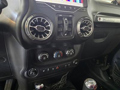 2013 Jeep Wrangler UNLIMITED RUBICON 4DR SUV 4X4/10TH ANNIVERSARY - Photo 21 - Hamilton, OH 45015