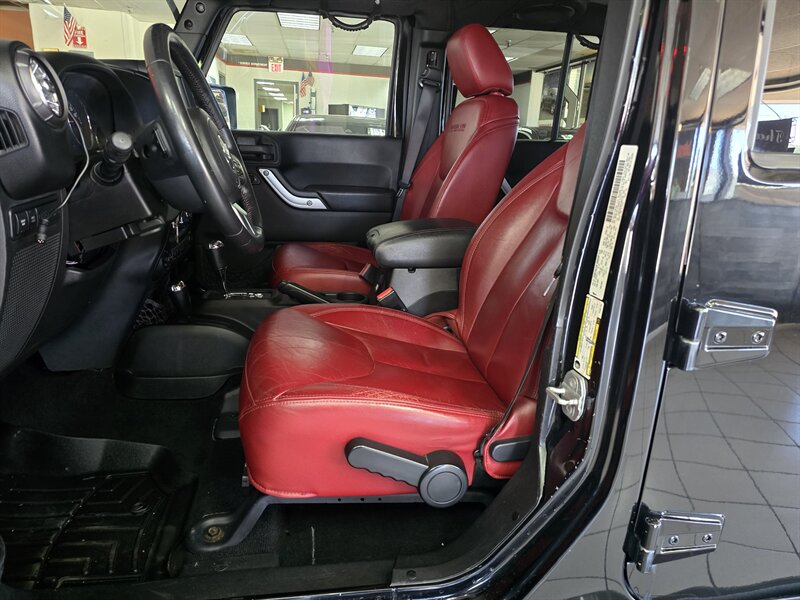 2013 Jeep Wrangler UNLIMITED RUBICON 4DR SUV 4X4/10TH ANNIVERSARY - Photo 10 - Hamilton, OH 45015