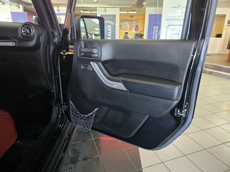 2013 Jeep Wrangler UNLIMITED RUBICON 4DR SUV 4X4/10TH ANNIVERSARY - Photo 13 - Hamilton, OH 45015