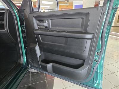2022 RAM 1500 Classic Tradesman 4DR QUAD CAB 4X4   - Photo 12 - Hamilton, OH 45015