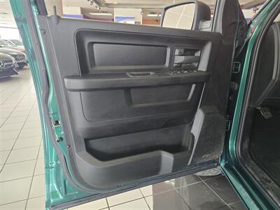 2022 RAM 1500 Classic Tradesman 4DR QUAD CAB 4X4   - Photo 7 - Hamilton, OH 45015