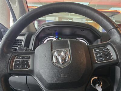 2022 RAM 1500 Classic Tradesman 4DR QUAD CAB 4X4   - Photo 24 - Hamilton, OH 45015