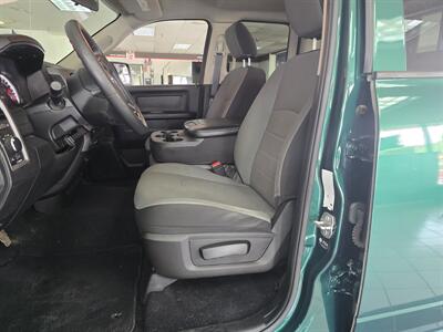 2022 RAM 1500 Classic Tradesman 4DR QUAD CAB 4X4   - Photo 9 - Hamilton, OH 45015