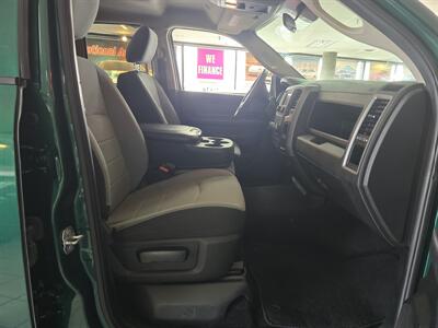 2022 RAM 1500 Classic Tradesman 4DR QUAD CAB 4X4   - Photo 14 - Hamilton, OH 45015