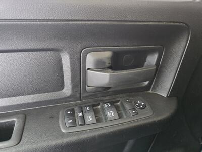 2022 RAM 1500 Classic Tradesman 4DR QUAD CAB 4X4   - Photo 17 - Hamilton, OH 45015