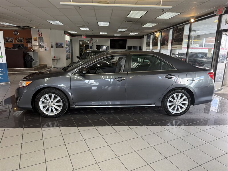 2012 Toyota Camry XLE 4DR SEDAN - Photo 2 - Hamilton, OH 45015