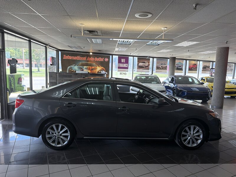 2012 Toyota Camry XLE 4DR SEDAN - Photo 5 - Hamilton, OH 45015