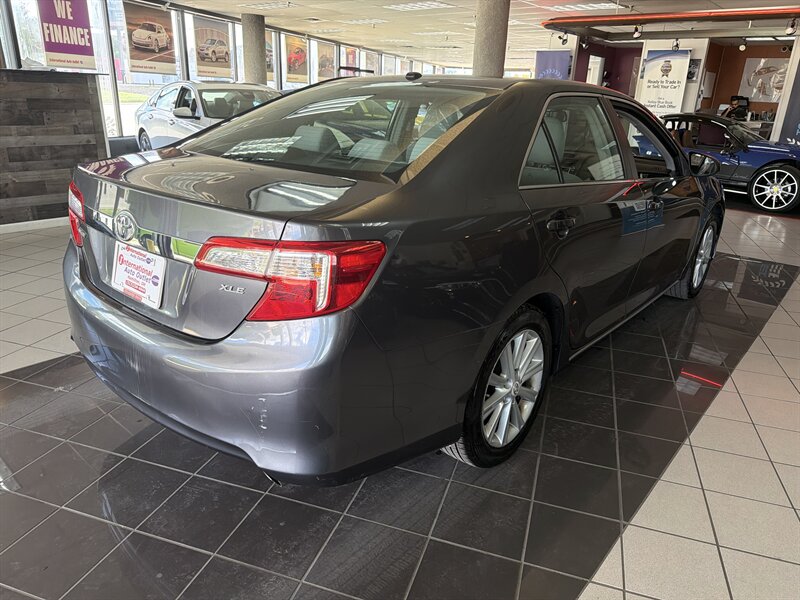 2012 Toyota Camry XLE 4DR SEDAN - Photo 6 - Hamilton, OH 45015