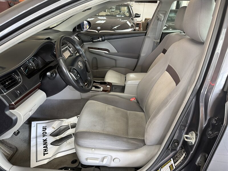 2012 Toyota Camry XLE 4DR SEDAN - Photo 9 - Hamilton, OH 45015
