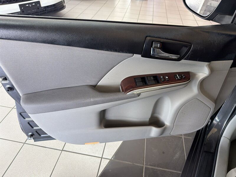 2012 Toyota Camry XLE 4DR SEDAN - Photo 18 - Hamilton, OH 45015