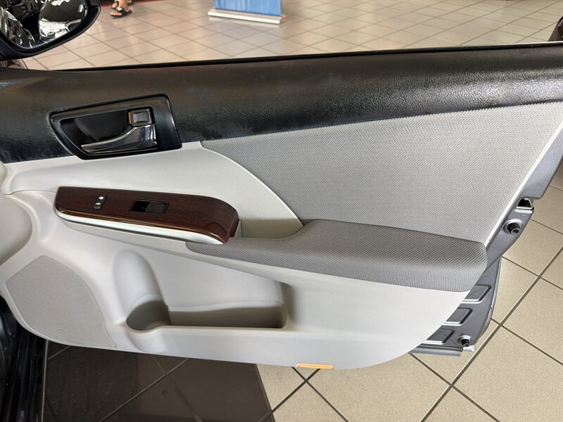 2012 Toyota Camry XLE 4DR SEDAN - Photo 27 - Hamilton, OH 45015