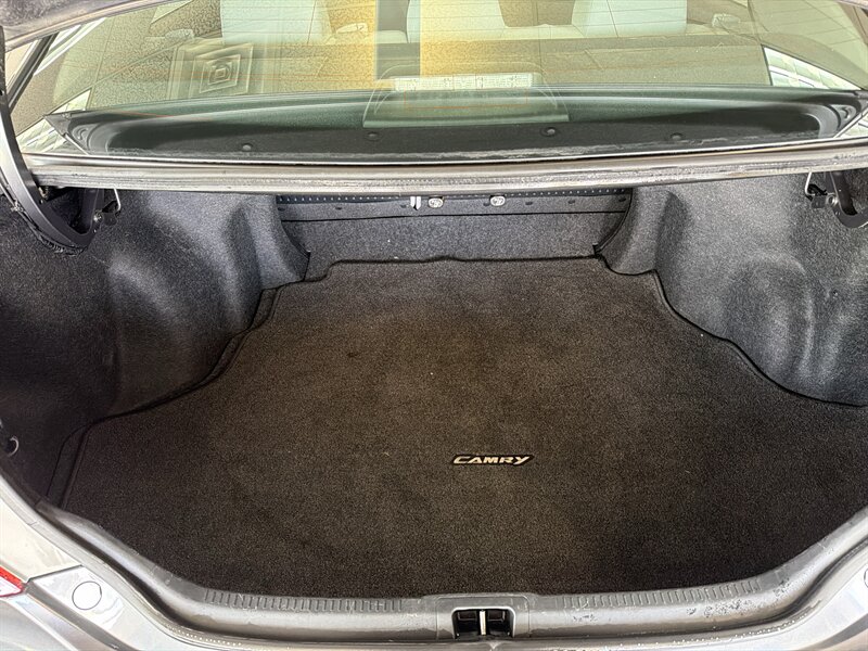 2012 Toyota Camry XLE 4DR SEDAN - Photo 28 - Hamilton, OH 45015