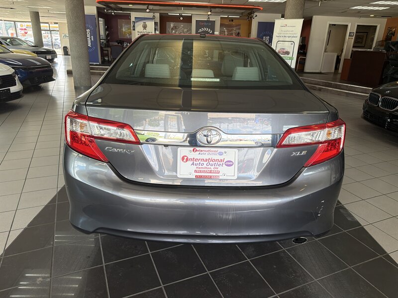 2012 Toyota Camry XLE 4DR SEDAN - Photo 7 - Hamilton, OH 45015