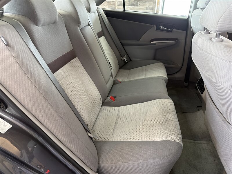 2012 Toyota Camry XLE 4DR SEDAN - Photo 23 - Hamilton, OH 45015