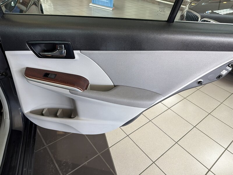 2012 Toyota Camry XLE 4DR SEDAN - Photo 24 - Hamilton, OH 45015
