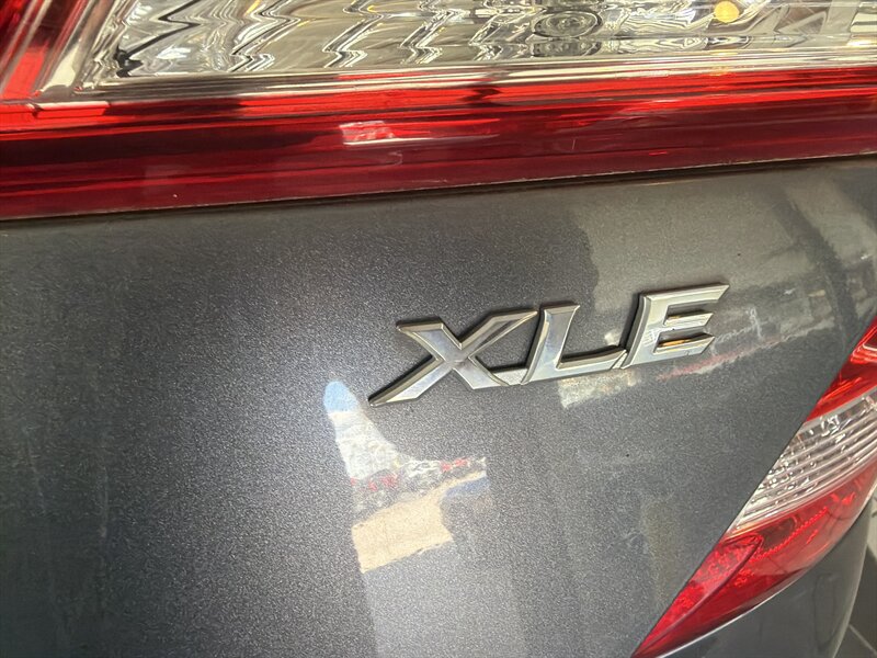 2012 Toyota Camry XLE 4DR SEDAN - Photo 29 - Hamilton, OH 45015
