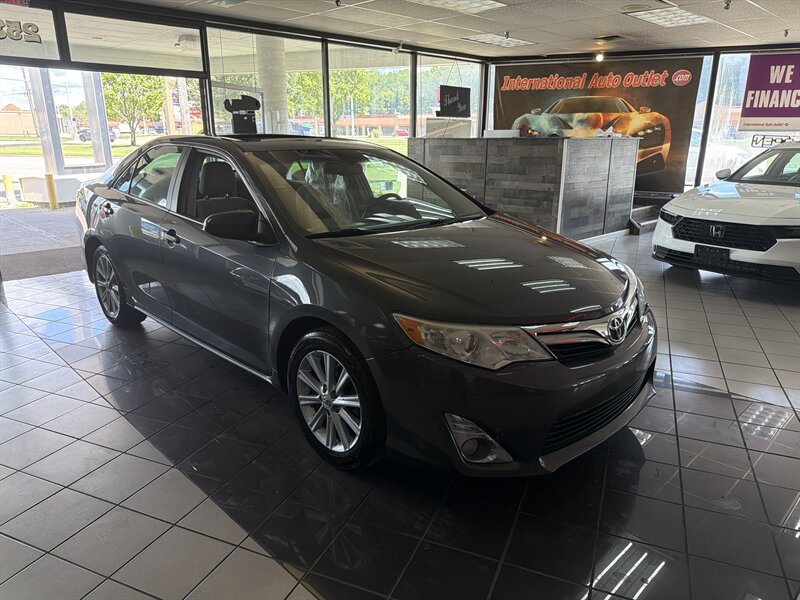 2012 Toyota Camry XLE 4DR SEDAN - Photo 4 - Hamilton, OH 45015