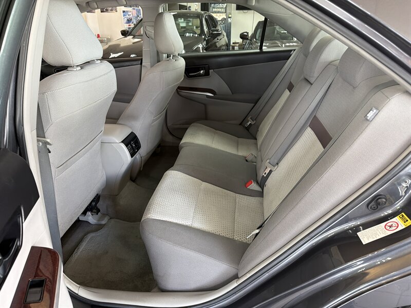 2012 Toyota Camry XLE 4DR SEDAN - Photo 19 - Hamilton, OH 45015
