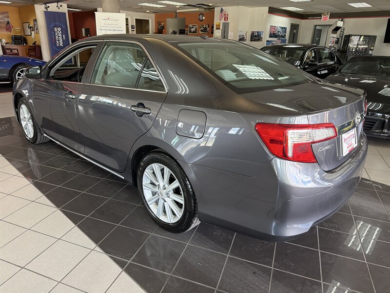 2012 Toyota Camry XLE 4DR SEDAN - Photo 8 - Hamilton, OH 45015