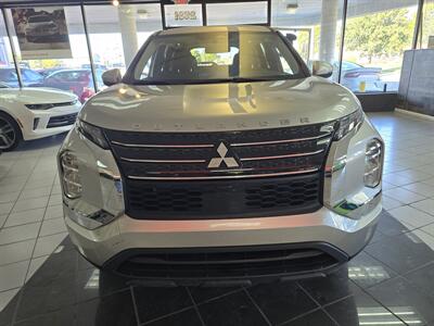 2024 Mitsubishi Outlander ES   - Photo 2 - Hamilton, OH 45015