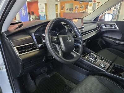2024 Mitsubishi Outlander ES   - Photo 8 - Hamilton, OH 45015