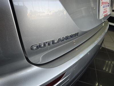 2024 Mitsubishi Outlander ES   - Photo 25 - Hamilton, OH 45015